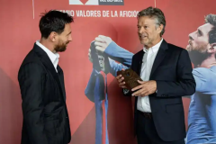 梅西获评巴萨史上最受爱戴球员 评选由每体组织