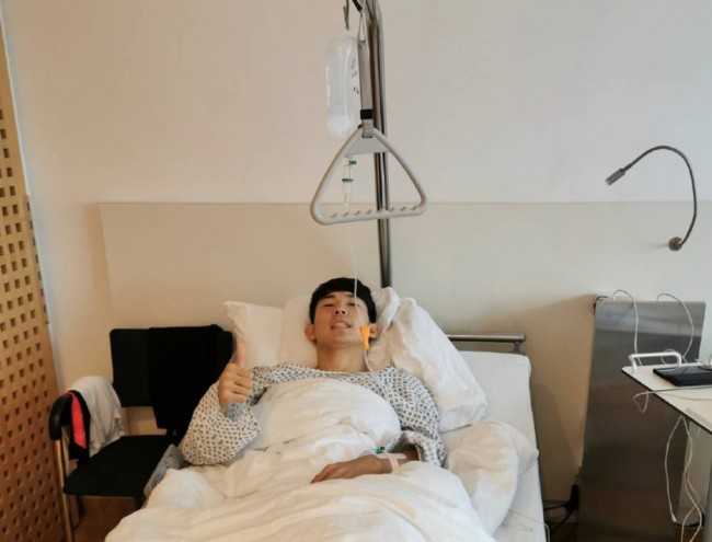 杨世元完成左膝前十字韧带修复手术