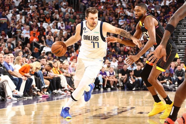 NBA最新战况太阳107-105独行侠