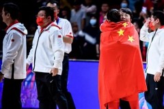 女篮主帅郑薇28年前曾获世锦赛亚军 教练球员双重身份进决赛队史首人