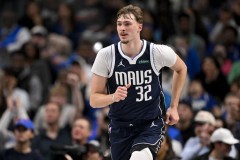 弗拉格成NBA历史首位18岁40分先生 创最年轻40+纪录