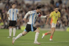 梅西首发7过人12对抗 获评7.8分