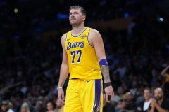 东契奇赛季前两场狂砍92分 排名NBA历史第四