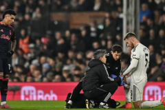 富勒姆后卫安诺森手指脱臼 转播镜头被紧急切断