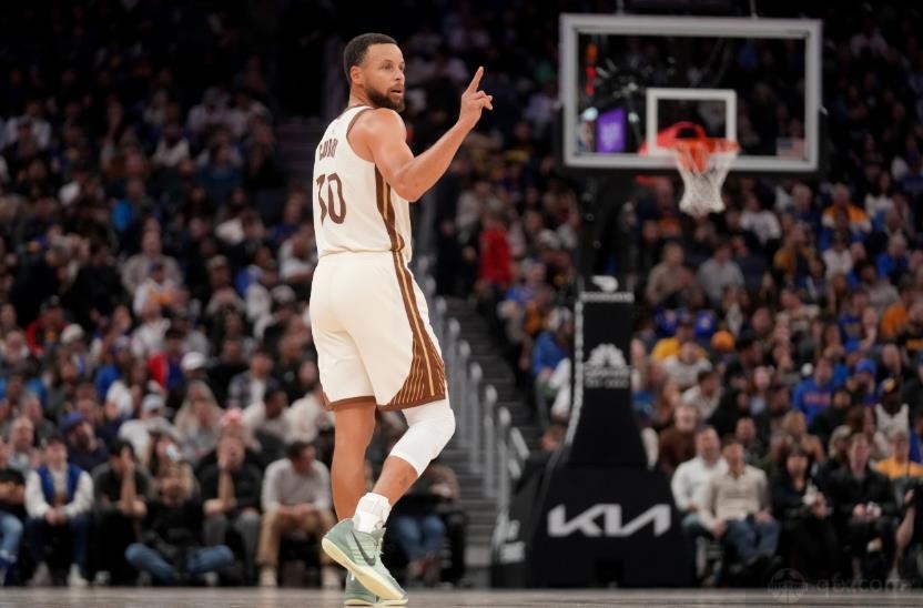 库里狂飙12记三分空砍48分