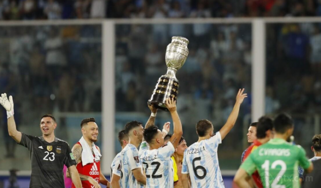 阿根廷捧起美洲杯冠军