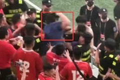 蓉城球迷看台上发生冲突 现场一片混乱