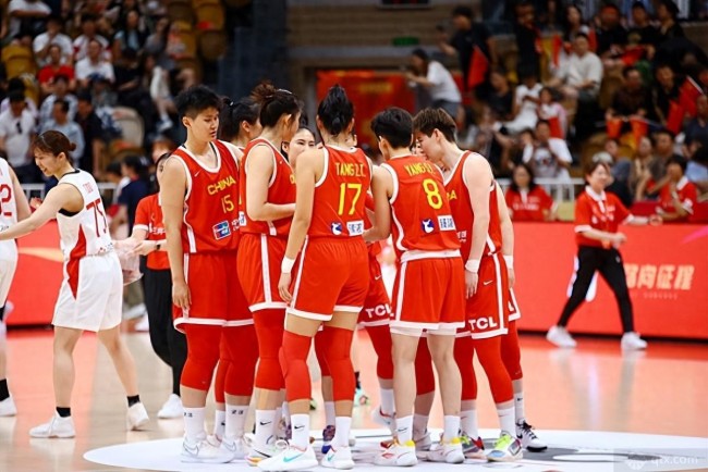 中国女篮此前和日本女篮进行热身赛