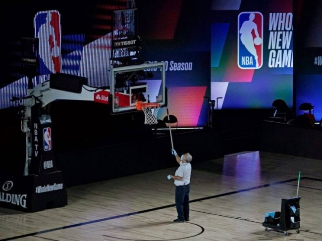 NBA将为所有员工提供1000美元奖金和额外假期