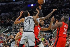 火箭5连胜遭马刺终结 申京空砍25分9板8助