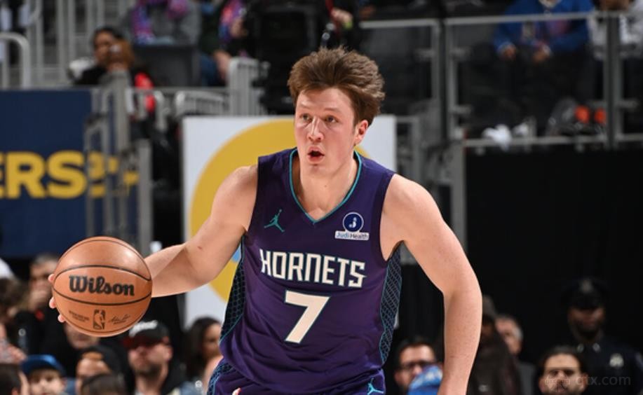 克努佩尔生涯三分球命中总数达100个