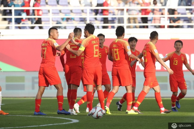中国队庆祝进球