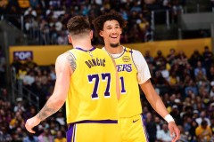 明日nba湖人将在客场挑战国王 东契奇暂列出战成疑