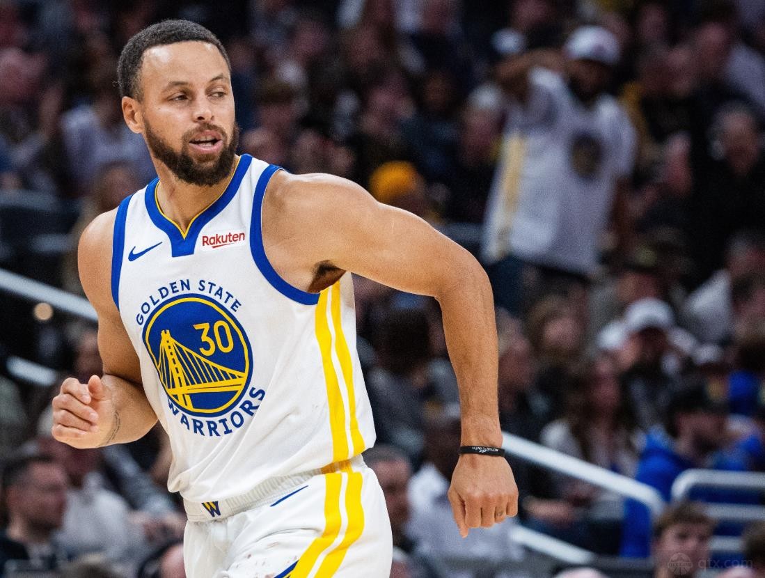 库里35岁后第7次轰下45+超越詹姆斯