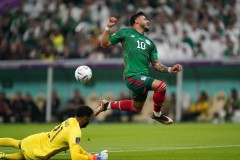 世界杯半场战报：沙特0-0墨西哥 维加失单刀