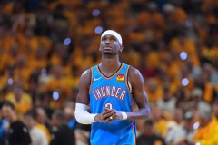 NBA总决赛战况：雷霆逆转步行者系列赛大比分扳成2-2平 亚历山大触底反弹