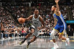 库里49分罚球绝杀马刺 助勇士取得2连胜