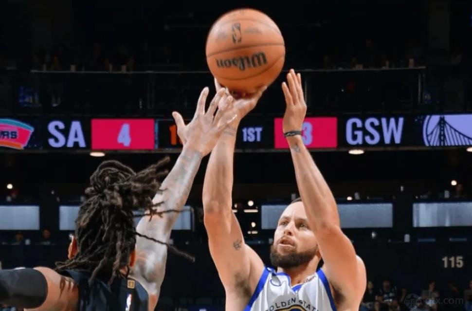 库里生涯第43次单节20+