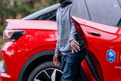 法国队晒坎特抵达训练基地照 老将重返国家队