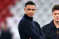 阿诺德遭利物浦球迷嘘声 安菲尔德球场反应激烈