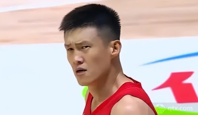 中国男篮队员周鹏