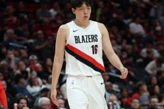 杨瀚森3分4板 上场10分钟38秒