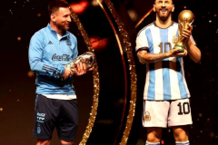 南美足联表彰阿根廷队 梅西与自己捧杯雕像合影