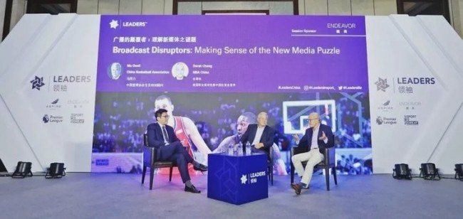 马晓飞担任现场翻译