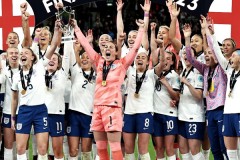 英格兰女足夺首届女足欧美杯冠军 点球大战5-3击败巴西女足