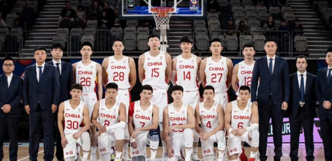 亚洲杯中国男篮队员们