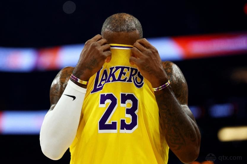 曝詹姆斯遭东契奇和里夫斯排挤