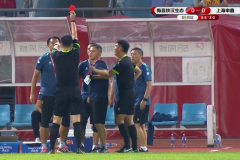 上海申鑫点球事件 一个点却被吹成了假摔