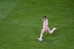 足坛任意球榜TOP10 儒尼尼奥77球最多 贝利梅西排名前三
