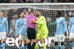 纽卡斯尔进球引发争议 曼城不满裁判判罚