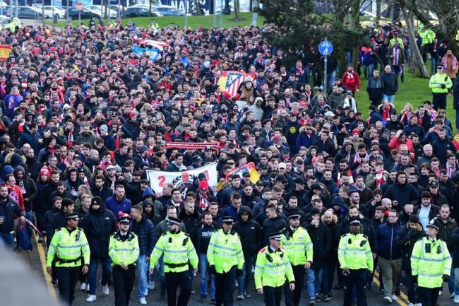 在利物浦与马竞的欧冠比赛中，共有3000名客场球迷前往现场观看