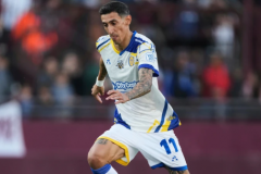 罗萨里奥中央获得联赛冠军 迪马利亚亲临现场领奖