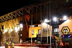 狼队球迷场外抗议推迟入场 本赛季球队英超一胜难求