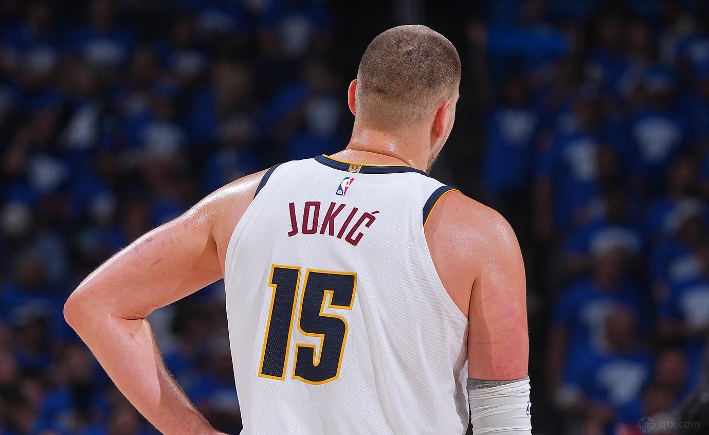 约基奇连续4场拿到三双并列第一