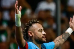 内马尔上演帽子戏法助球队取胜 内少再显神威