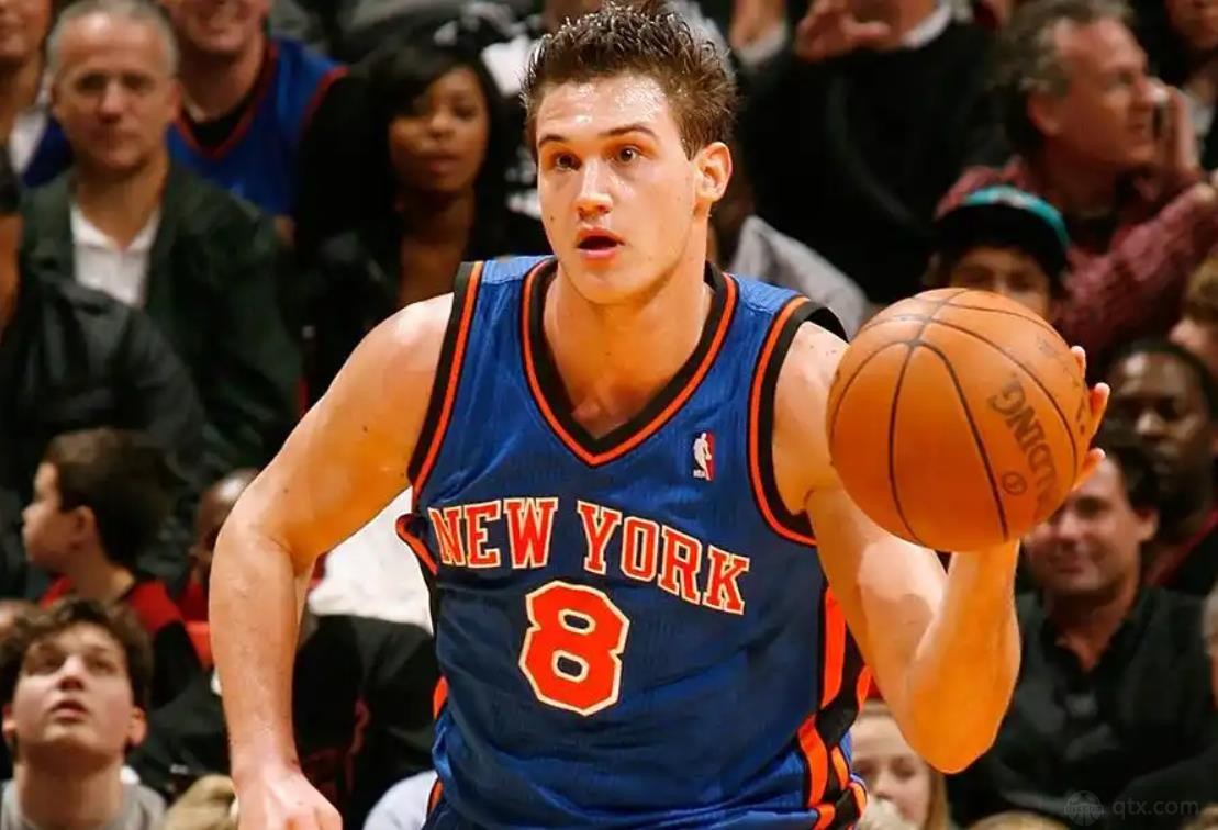 加里纳利宣布退役