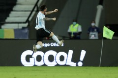 美洲杯阿根廷VS智利半场战报：梅西任意球破门