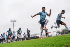 中超争冠决战开启前申花迎回路易斯 申花对阵青岛西海岸