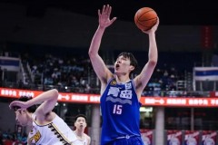 杨瀚森联合试训体测数据公布 身高216cm排第二