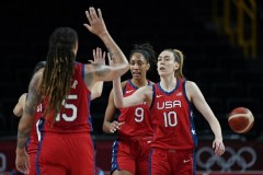 美国女篮大胜澳大利亚女篮 斯图尔特23+5 格里娜15+8
