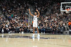 马刺终结主场对阵灰熊11连败 创16-17赛季后最佳开局