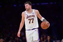 猛龙主场迎战湖人 东契奇因个人原因缺阵