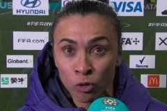 37岁巴西女足球员红着眼接受采访：这不是我见过最糟糕一届比赛 对于年轻球员只是开始
