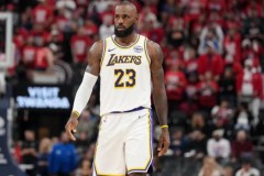 詹姆斯成为圣诞大战三分王 全场砍下18分2板5助