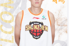周鹏正式同深圳男篮签约 新赛季将代表球队出战CBA