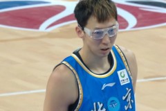 周琦缺阵北京队战新疆 因腰伤尚未痊愈